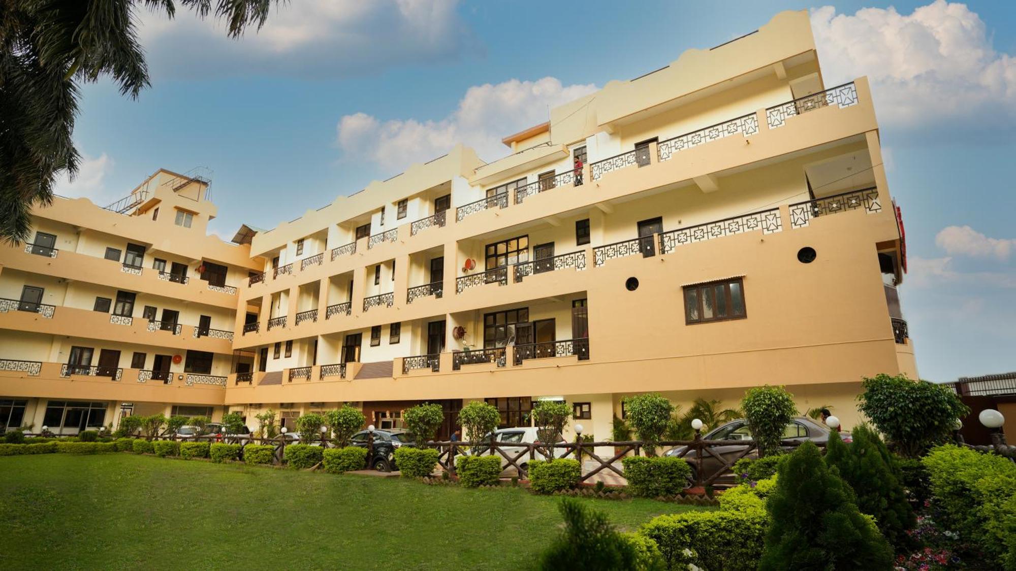 Hotel Neeraj Bhawan- Triveni Ghat Rishīkesh Esterno foto