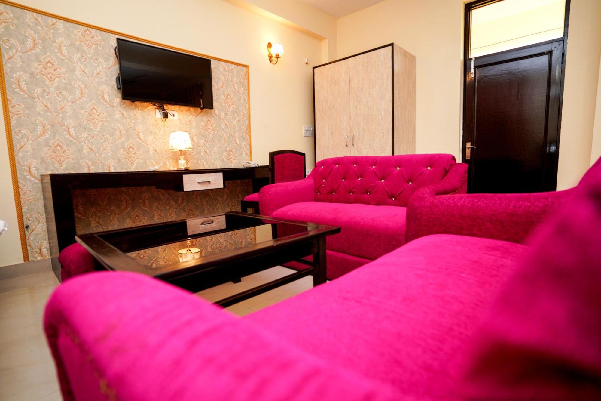 Hotel Neeraj Bhawan- Triveni Ghat Rishīkesh Esterno foto